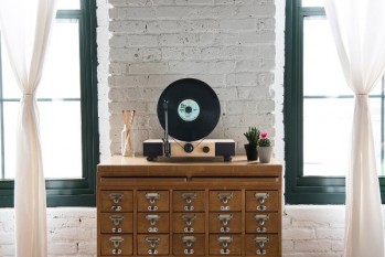 Gramovox_Floating_Record_Meuble.jpg