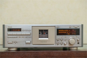 Teac V-7000.jpg