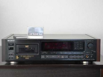 Sony DAT-55es.jpg